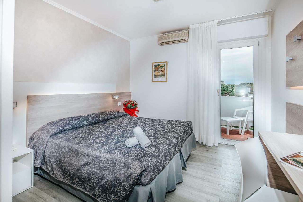 Hotel Ambassador Meuble
